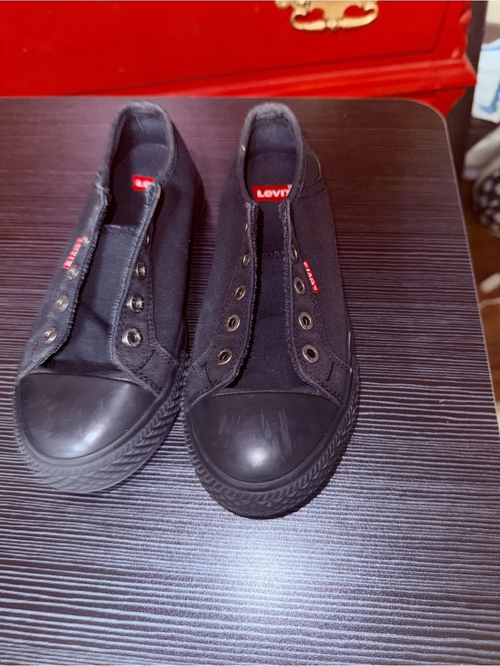 Levi’s tennis shoes -no laces size 2